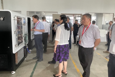 寧波鎮海區領導蒞臨新芝凍干考察指導