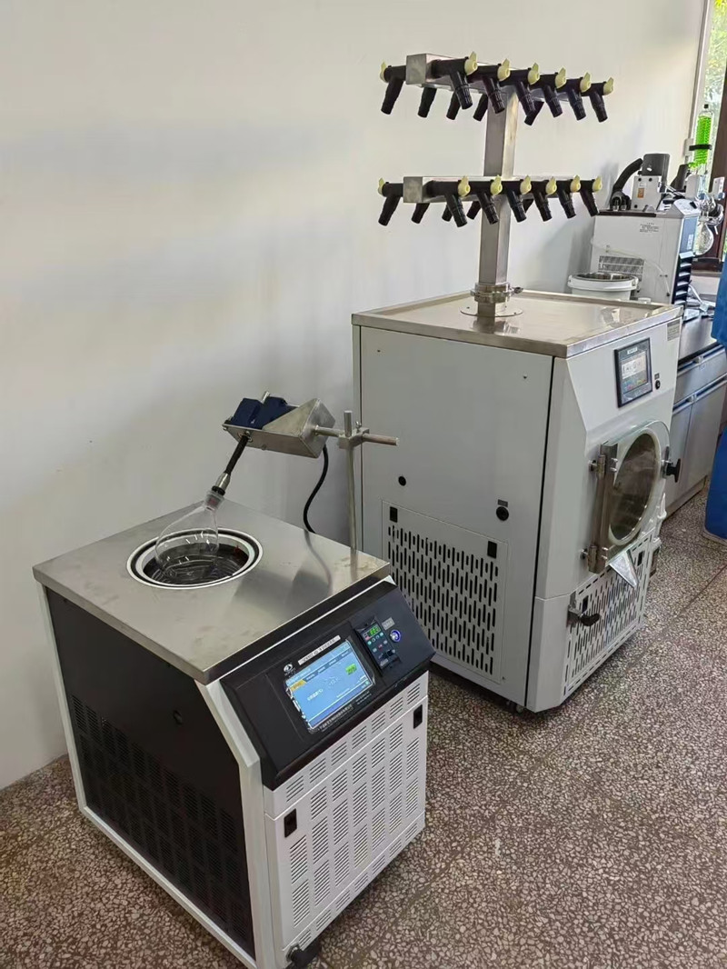 江蘇某高校訂購T型架型冷凍干燥機及旋動機用于生物化學凍干實驗項目 圖1