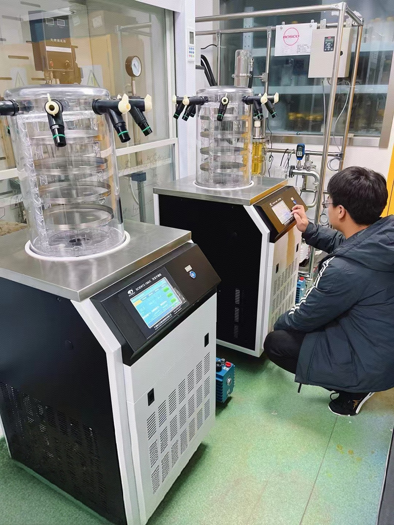 江蘇某科技創新園訂購實驗型鐘罩式冷凍干燥機應用于實驗材料凍干項目 圖2