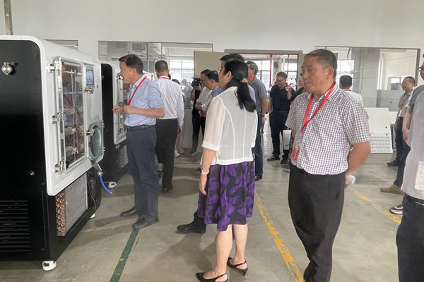 寧波鎮海區領導蒞臨新芝凍干考察指導