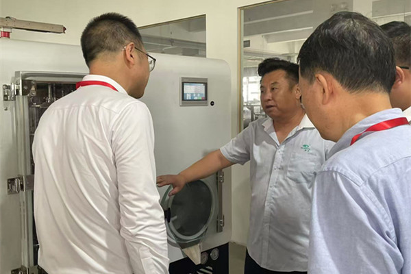 寧波鎮(zhèn)海區(qū)領(lǐng)導(dǎo)蒞臨新芝凍干考察指導(dǎo) 圖2