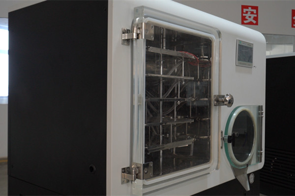 中試型方倉(cāng)原位凍干機(jī)正面實(shí)拍照片